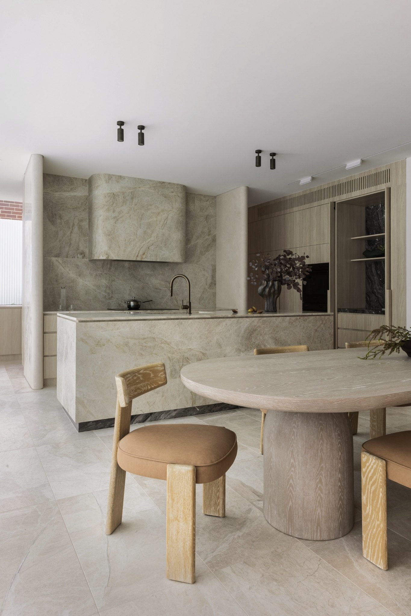 Buran Residence, dining