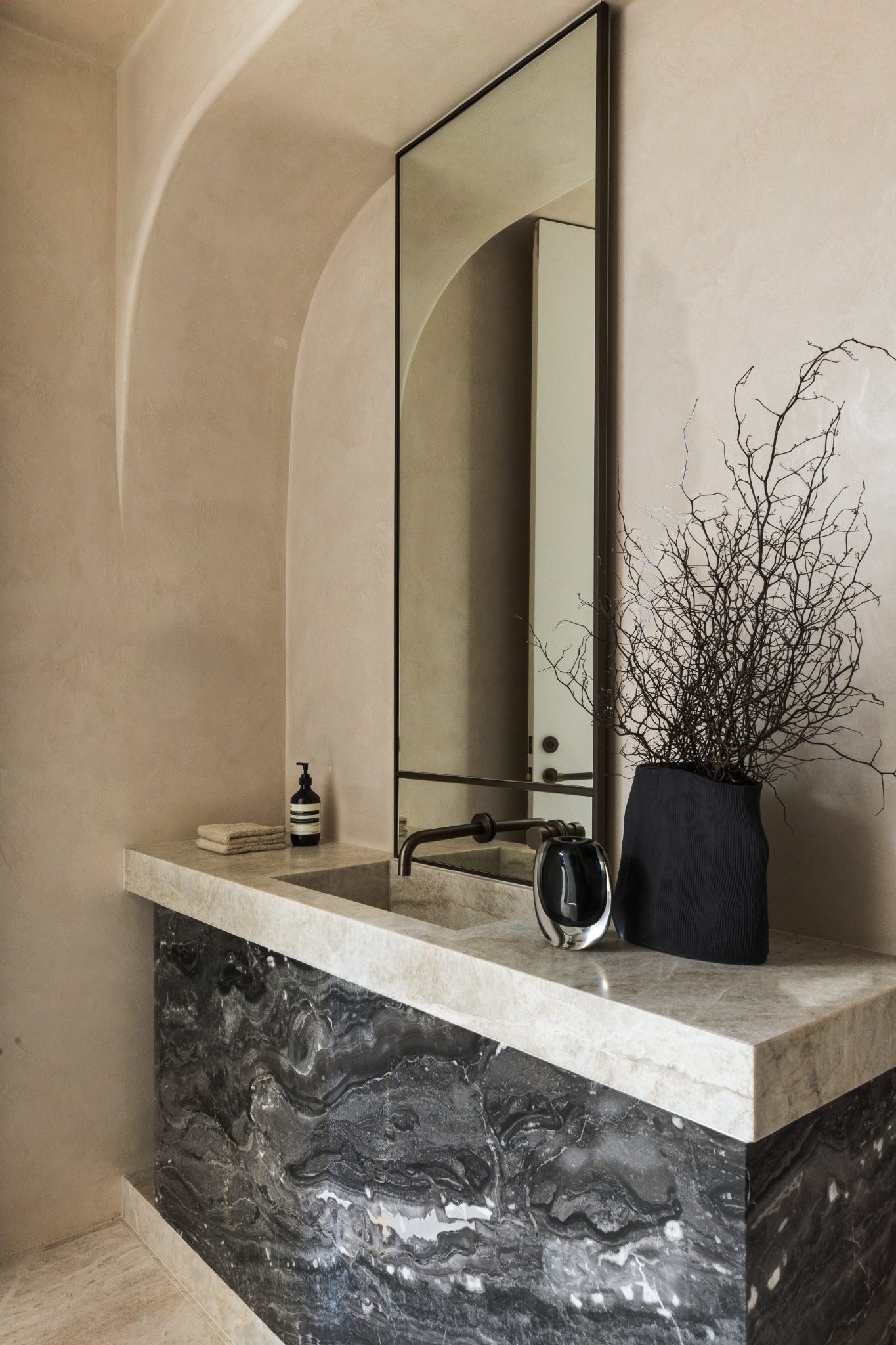 Buran Residence, powder room